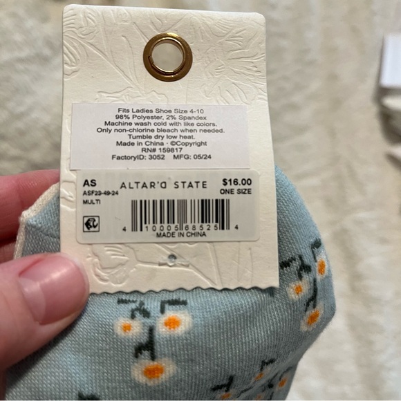 NEW Altar’d State Floral Socks - 2 pairs NWT Cottagecore Cozy Socks - Picture 4 of 4